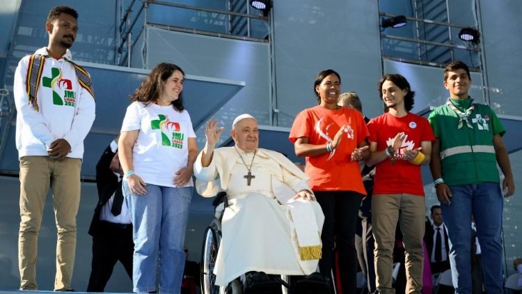 البابا فرنسيس يخاطب الشباب في حفل الاستقبال بمناسبة اليوم العالمي للشباب في لشبونة