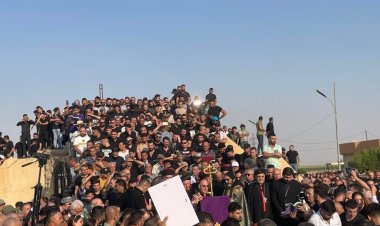 البطريرك الكلداني يشرك في جنازة ضحايا الحريق ويزور المصابين في المستشفى