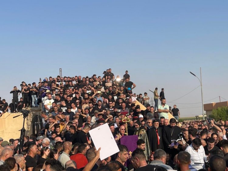 البطريرك الكلداني يشرك في جنازة ضحايا الحريق ويزور المصابين في المستشفى