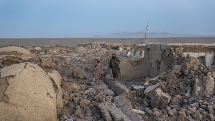 ارتفاع حصيلة قتلى الزلازل في أفغانستان إلى 2445 شخصا