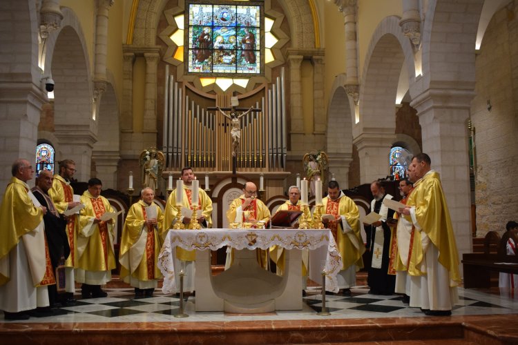 كنائس الأرض المقدسة تلبي نداء الأساقفة وتقيم قداديس السلام