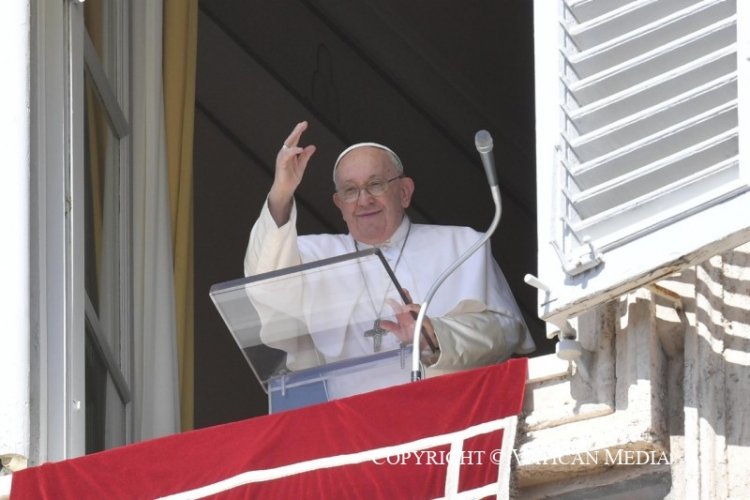 البابا فرنسيس يعبّر عن قربه من جميع الذين يعانون فلسطينيين وإسرائيليين