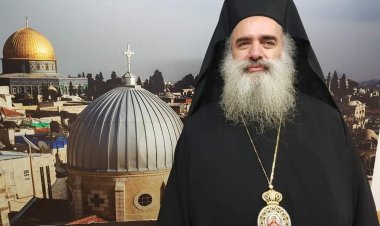 المطران عطا الله حنا يدعو المسيحيين في العالم لأن يتذكروا أرض الميلاد في هذا الزمن العصيب