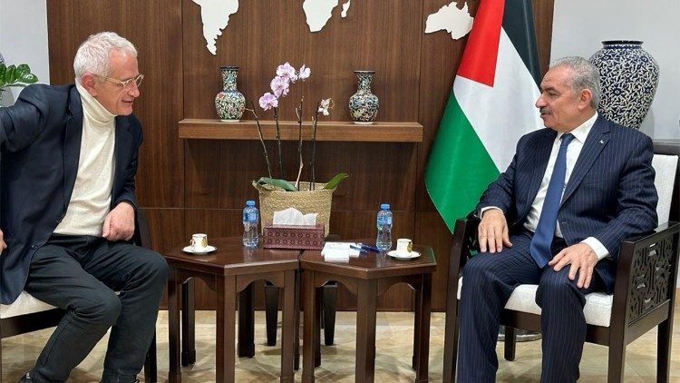 رئيس الوزراء الفلسطيني يتحدث لصحيفة فاتيكانية عن أهمية الحضور المسيحي في فلسطين