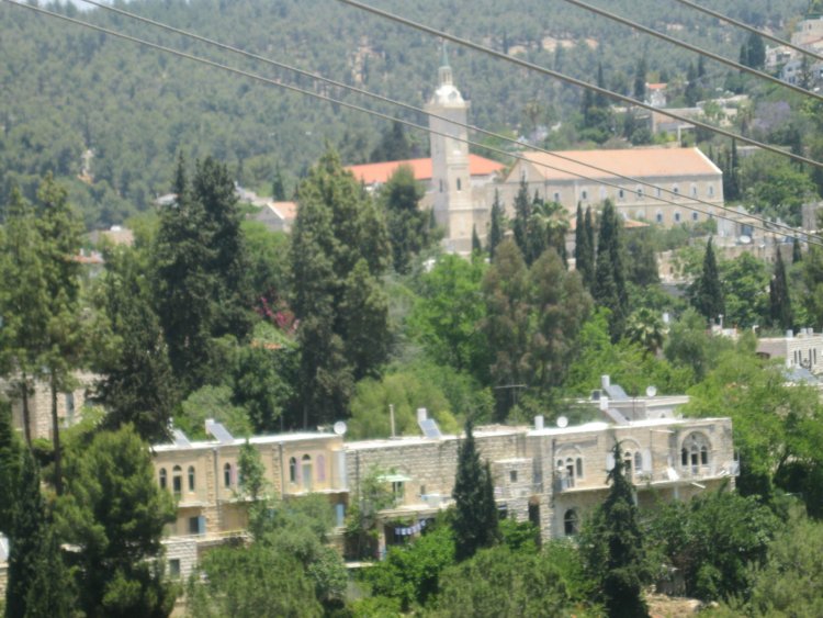 قرية عين كارم على مشارف القدس، بلدة التبشير والزيارة الكبيرة
