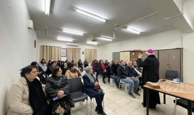 المطران وليم شوملي يلتقي أبناء رعية اللاتين في الرينة استعدادا لتشكيل لجان رعوية جديدة