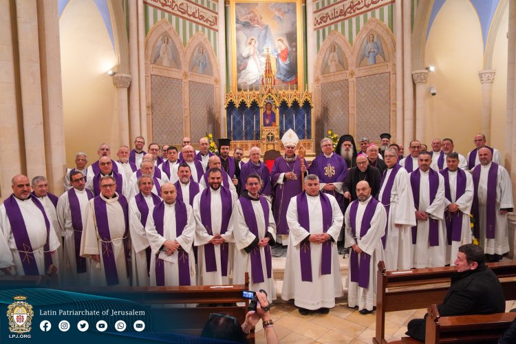 قداس شكر للمطران جمال خضر في بيت جالا عشية انتقاله إلى جيبوتي