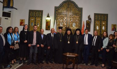 بطريرك الروم الكاثوليك العبسي يستقبل المهنئين بعيد الفصح