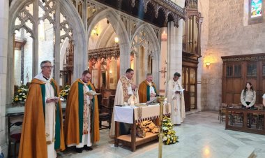 المطران حسام نعوم يترأس مراسم عيد القيامة في كاتدرائيّة القديس جورج في القدس