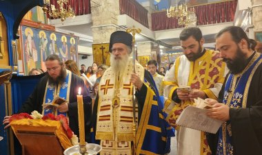 المطران عطا الله حنا في زيارة تفقدية للرعية الأرثوذكسية في الرملة