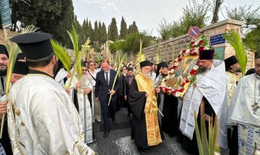 بطريركية الروم الأرثوذكس تحتفل بمسيرة سعف النخيل وسبت اليعازر في القدس