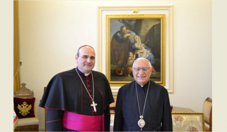 البطريرك العبسي يبحث مع السفير البابوي في الشأن اللبناني والعام