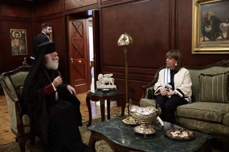 رئيسة اليونان تجتمع مع البابا ثيودروس الثاني في الإسكندرية