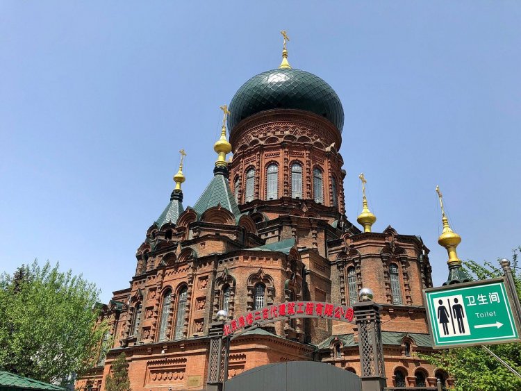 الرئيس بوتين يزور كنيسة أرثوذكسية روسية في هاربن الصينية