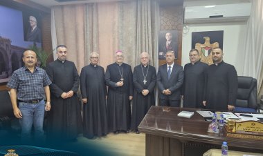 وفد من البطريركية اللاتينية يتفقد كنيسة جنين بعد اقتحامها من قبل الجيش الاسرائيلي