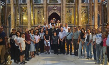 الفائزون في مسابقة الكتاب المقدس السابعة والمنظمون يزورون بطاركة القدس