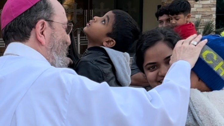 النائب الرسولي في شبه الجزيرة العربية يضع حجر الأساس للمركز الرعوي الجديد في مسقط