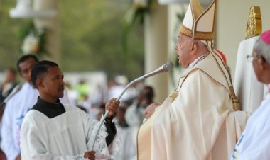 البابا فرنسيس يترأس القداس الإلهي في سهل تاسي تول في تيمور الشرقيّة