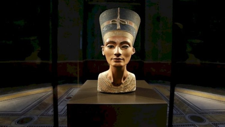 بعد 111 عاماً.. مصر تطالب ألمانيا بإعادة رأس الملكة نفرتيتي