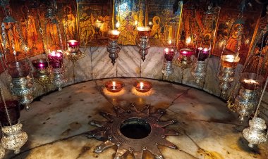 الْمَجْدُ لِلّه فِي الأَعَالِي، وَعَلَى الأَرْضِ السَّلامُ، وَبِالنَّاسِ الْمَسَرَّةُ..