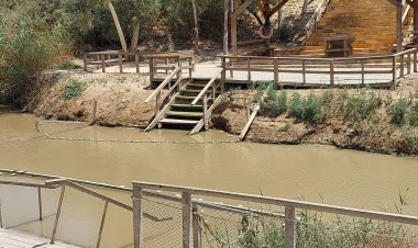 فأَخَذَ يُعَلِّمُهم أَيضًا على عادَتِه - مرقس ١٠: ١-١٢