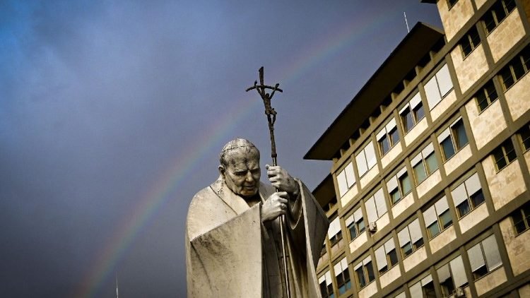 ليلة هادئة للبابا فرنسيس في مستشفى جيميلي في ظل وضع معقّد