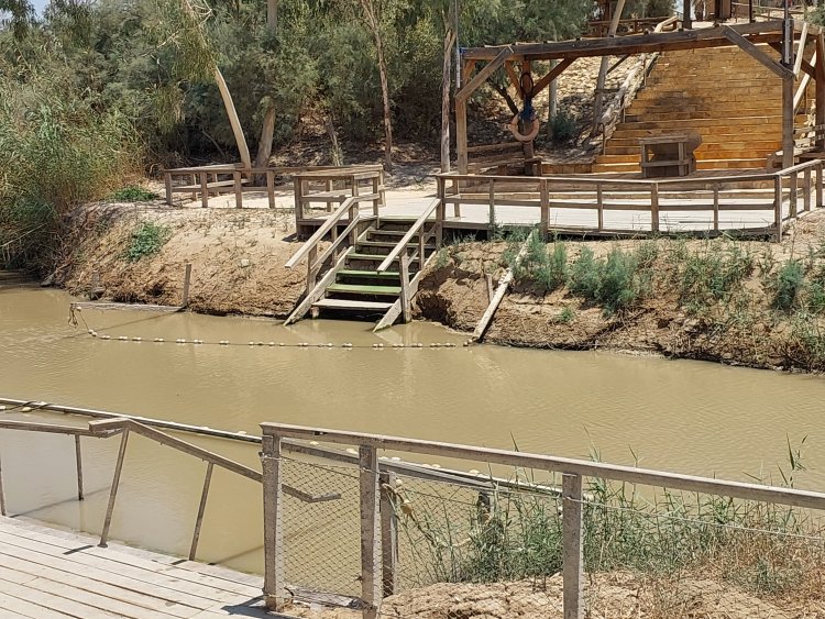 فأَخَذَ يُعَلِّمُهم أَيضًا على عادَتِه - مرقس ١٠: ١-١٢