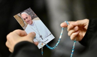 البابا فرنسيس: أشعر بدعم الجميع. أُصلي من أجل السلام