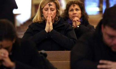 إِيَّاكُم أَن تَعمَلوا بِرَّكم بِمَرأًى مِنَ النَّاس - متى ٦: ١-٦، و١٦-١٨