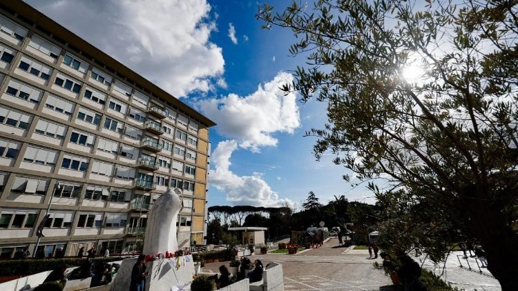 ليلة هادئة ومريحة مرت على البابا فرنسيس في مستشفى جيميلي