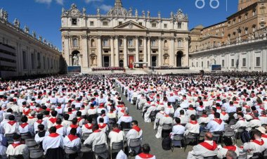 العالم يودع البابا فرنسيس بهيبة ووقار من الفاتيكان إلى بازيليك سانتا ماريا ماجوري في روما