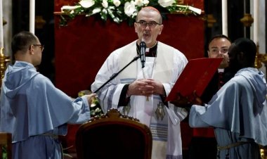 الكاردينال بيتسابالا يترأس صلاة السبحة الوردية عن راحة نفس البابا فرنسيس