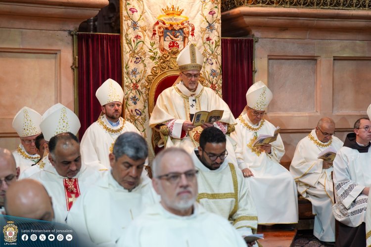 قداس جنائزي لراحة نفس قداسة البابا فرنسيس في كنيسة القيامة في القدس