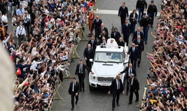 السيارة البابوية تتحوّل إلى عيادة متنقلة لأطفال غزة