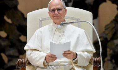 البابا لاون يدعو إلى بناء عالم يسوده السلام والعدالة والحقيقة في لقائه مع السلك الدبلوماسي