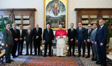 البابا لاوُن الرابع عشر يستقبل الرئيس الجزائري عبد المجيد تبون