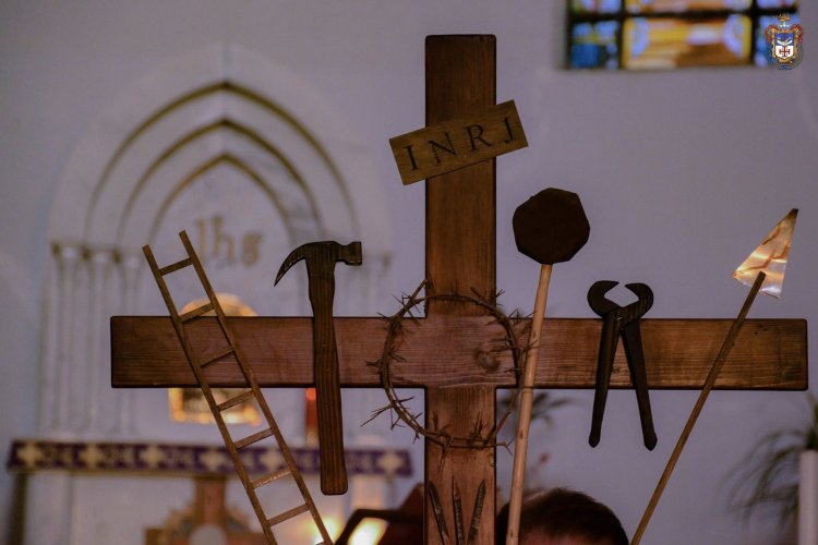 الأرض وشقاؤها وأوجاعها، على الصليب - متى ١١: ٢٥-٢٧