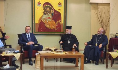 المطران يوسف متى يستقبل القنصل الروسي العام في دار المطرانية في حيفا