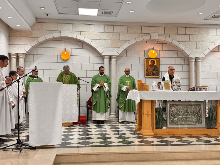 رعية اللاتين في شفاعمرو تستقبل راعيها الجديد رامز طوال وتودع كاهنها الأب ايلي كرزم بحضور المطران رفيق نهرا