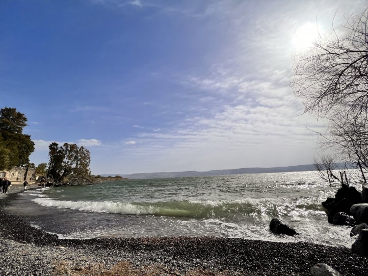 سلطان يسوع، سلطان يحرر، ويعيد إلى الإنسان كرامته - لوقا ٤: ٣١-٣٧