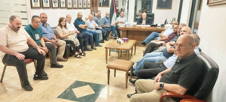 وفود عديدة تزور دار بلدية بيت جالا لتقديم التهاني لرئيسها الجديد د. عيسى جعنينة