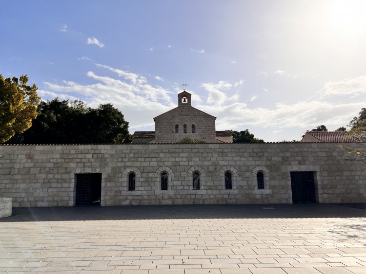 مَن سَمِعَ إِلَيكُم سَمِعَ إِليَّ. ومَن أَعرَضَ عَنكم أَعرَضَ عَنِّي، لوقا ١٠: ١٣-١٦