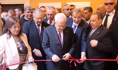 افتتاح معرض "بيت لحم: ميلاد جديد" في حاضرة الفاتيكان بحضور الرئيس الفلسطيني والمطران الشوملي ولفيف من المسؤولين