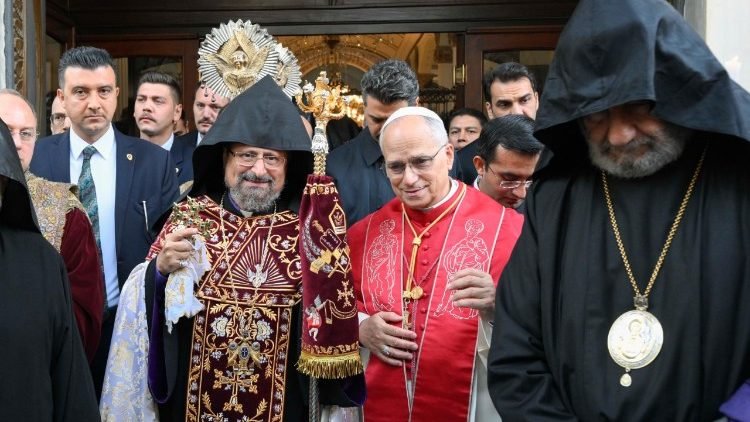 البابا لاوُن الرابع عشر يزور كاتدرائية الكنيسة الرسولية الأرمنية في اسطنبول