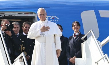 البابا لاوون الرابع عشر يغادر لبنان متوجهاً الى روما ومختتمًا زيارة تاريخية دامت ثلاثة أيام