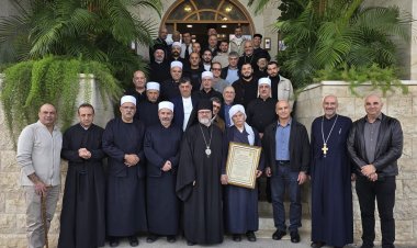 المطران متى يستقبل الكتب المقدسة من كنيسة بانياس من وفد من مشايخ الطائفة المعروفية