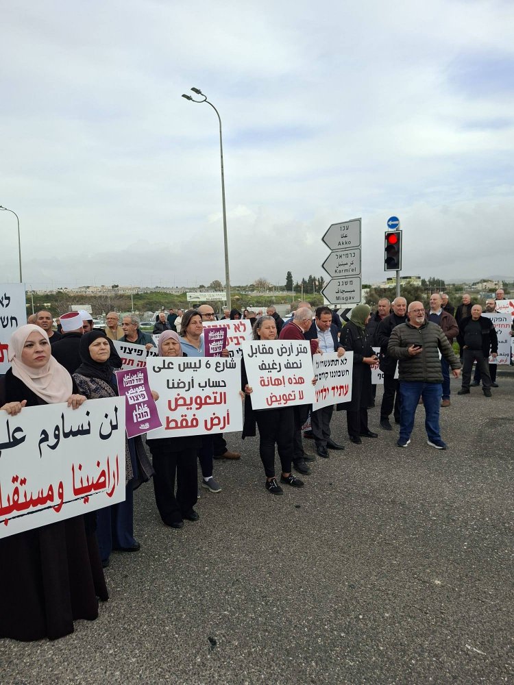 مظاهرة حاشدة ضد مصادرة الأراضي لفتح شارع رقم 6 في منطقة الناعمة