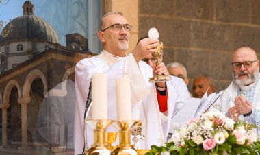 عيد التطويبات - الاحتفال بعظة الجبل: صفنيا 2: 3؛ 3: 12–13؛ 1 كورنثوس 1: 26–31؛ متى 5: 1–12