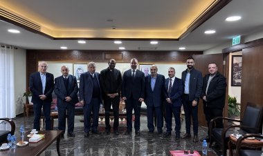 أمين عام مجلس الكنائس العالمي يزور بيت لحم ويلتقي رئيس بلديتها