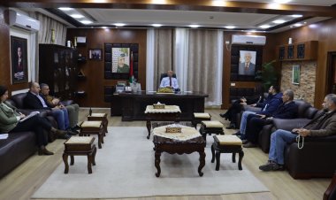 محافظ جنين يلتقي جمعية الكتاب المقدس الفلسطينية لبحث مشروع محلي